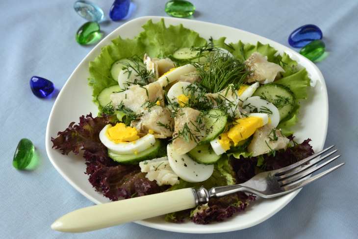 3 рецепта салатов с яйцом