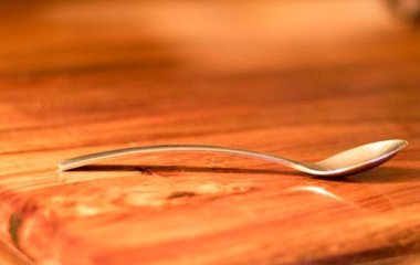 Чому не можна їсти виделками на поминках: священник пояснив, чи має це сенс