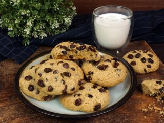 Аппетитное рассыпчатое печенье с изюмом: рецепт вкусной выпечки
