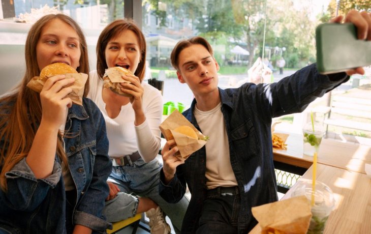 Враги молодости: диетолог назвала продукты, которые ускоряют процессы старения