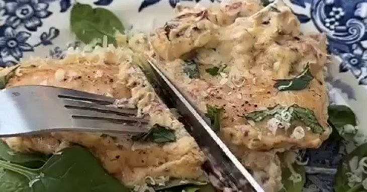 Дуже смачно і дуже швидко: рецепт курячого філе у вершках