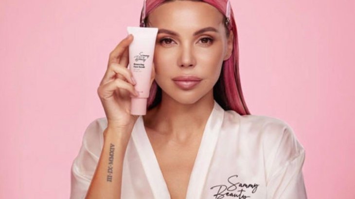 Российская блогерша покрылась прыщами от косметики Оксаны Самойловой