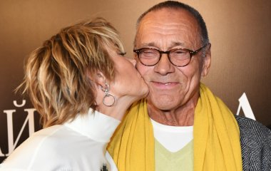 Юлия Высоцкая похвасталась мускулами 82-летнего мужа