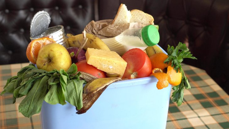 Прострочені продукти: дати друге життя чи викинути
