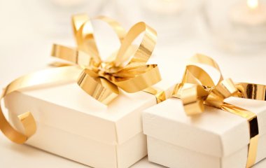 Как порадовать женщину? Серьги – уместный и приятный подарок