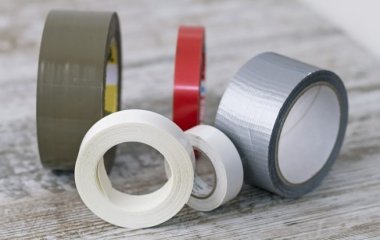 Полезные лайфхаки по использованию скотча в быту: вы о них не знали