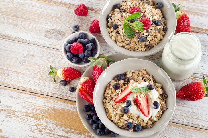 Овсянка, сэр: чем нельзя завтракать в жару, предупредила врач