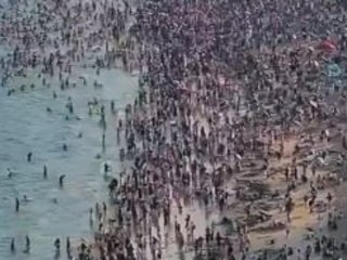200 тисяч людей на 1,8 км: де розташований найлюдніший пляж світу — відео