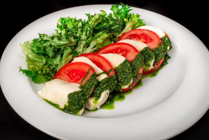 Рецепт запеченных помидоров с моцареллой