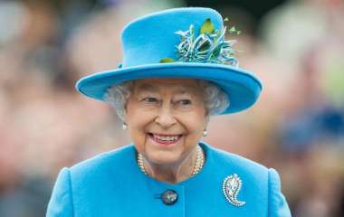 Королева Елизавета II отказывается от операции