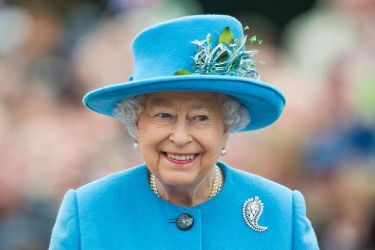 Королева Елизавета II отказывается от операции