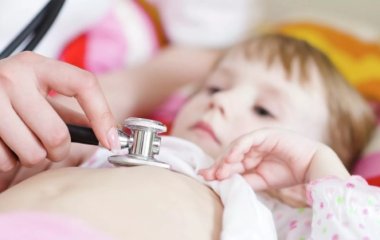 Пневмонія у дітей: як батькам розпізнати симптоми та що потрібно робити