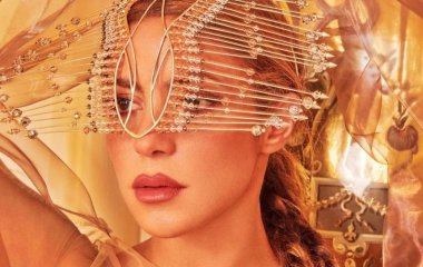 Золото и шелк: Шакира топлесс украсила обложку известного глянца