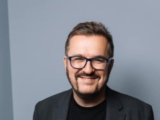Олександр Пономарьов неочікувано змінив сферу діяльності та розсекретив творчий дебют на 53-річчя