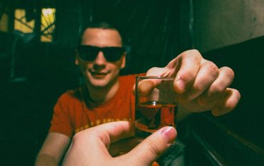 Нарколог назвав три фактори, які виведуть прихованого алкоголіка на чисту воду