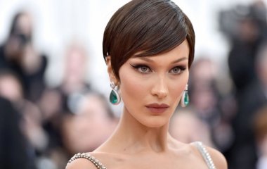 Белла Хадид и Моника Беллуччи на показе Alexandre Vauthier