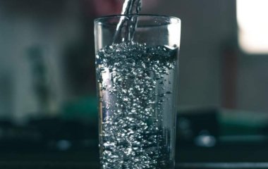 Дієтолог спростувала міф про необхідність випивати 2 л води на день