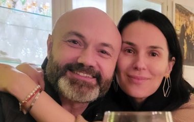 Маша Єфросиніна розчулила поцілунками і танцем з чоловіком-військовим на своє 47-річчя