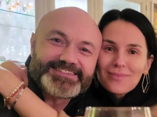 Маша Єфросиніна розчулила поцілунками і танцем з чоловіком-військовим на своє 47-річчя