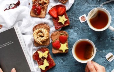 Лікарка розповіла, які продукти небезпечно запивати гарячим чаєм.