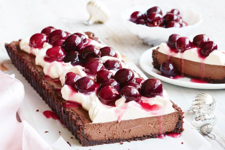 Вишневий чізкейк без випічки: молочний десерт із ягідною кислинкою
