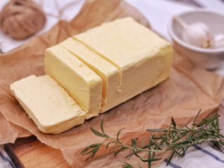 Заморозьте, щоб побачити, чи кришиться якісне вершкове масло