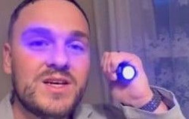 Чоловік відмовився спати в готелі після того, як увімкнув ультрафіолет: що він побачив (відео)