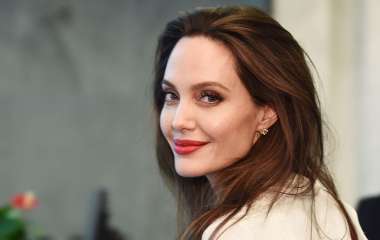 Анджелина Джоли устроила шопинг с дочерью Вивьен