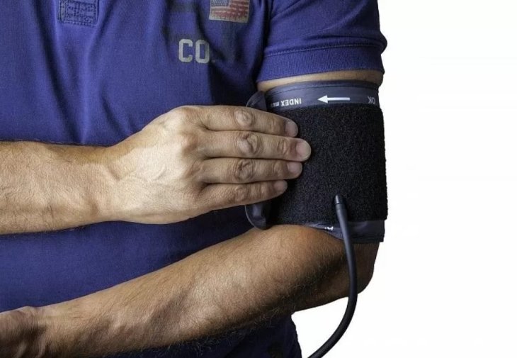 Домашня аптечка гіпертоніка: як без ліків збити високий тиск