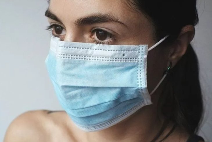Дерматолог дала вісім порад для захисту шкіри під маскою