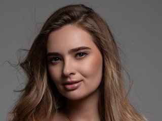 Наталія Островська замилувала рідкісними фото з мамою-красунею та ніжно звернулася до неї