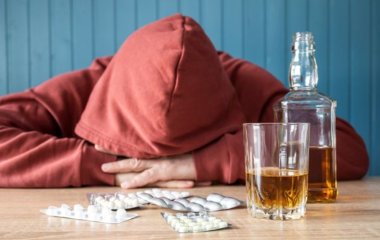 Небезпечне поєднання. Чи можна вживати разом вітаміни та алкоголь