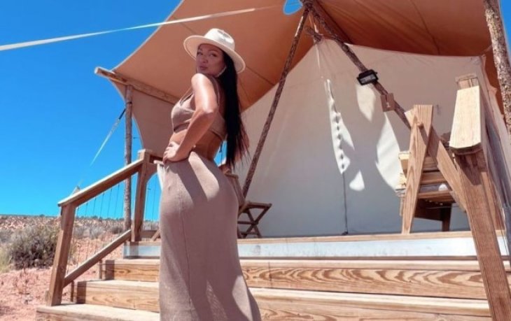 Жена Влада Ямы показала, как отдыхает в Аризоне в палаточном городке