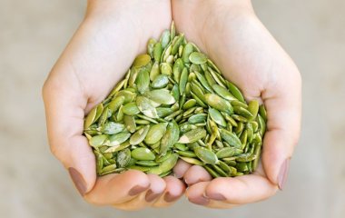 Что будет, если каждый день есть тыквенные семечки: польза и вред продукта
