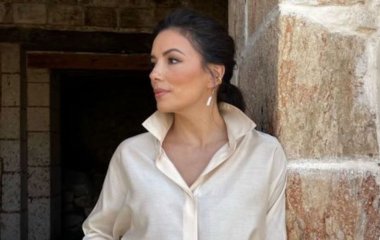 Ева Лонгория похвасталась аппетитными формами