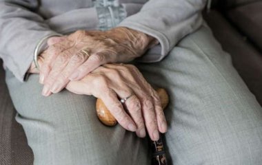 Медики назвали признаки, указывающие на раннюю стадию болезни Паркинсона