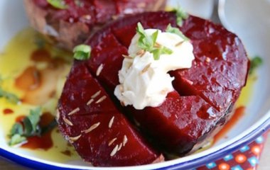 Запеченная свекла с тмином и сливочным сыром