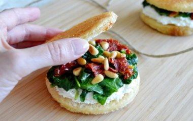 Сэндвич со шпинатом и рикоттой