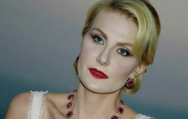 Машина сбила Ренату Литвинову в центре Москвы