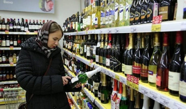 Названо головну небезпеку алкоголю для жінок