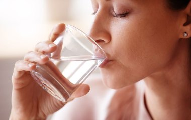 Теплую или холодную: какую воду нужно пить утром