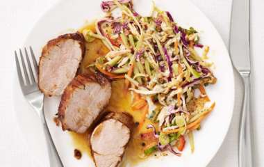 Свинина с капустным салатом