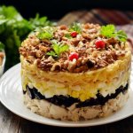 Вкусный и нежный рецепт салата с курицей и черносливом
