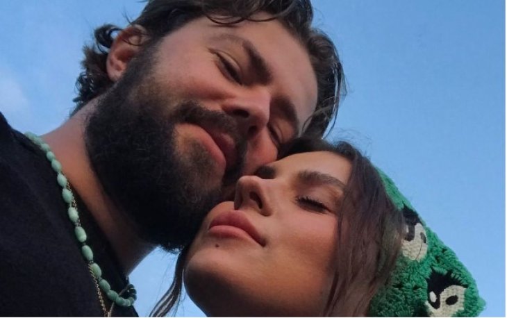 Солистка KAZKA Александра Зарицкая на романтических фото показала нежные поцелуи с женихом