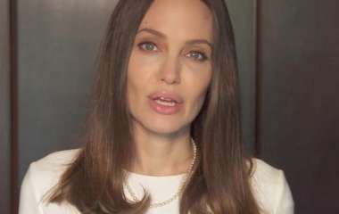 «Я молюсь за Украину»: Анджелина Джоли обратилась к украинцам, выразив им свою поддержку во время войны с РФ