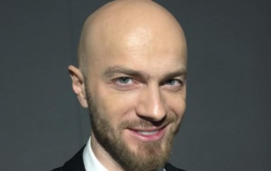 Влад Яма поздравил родителей с годовщиной
