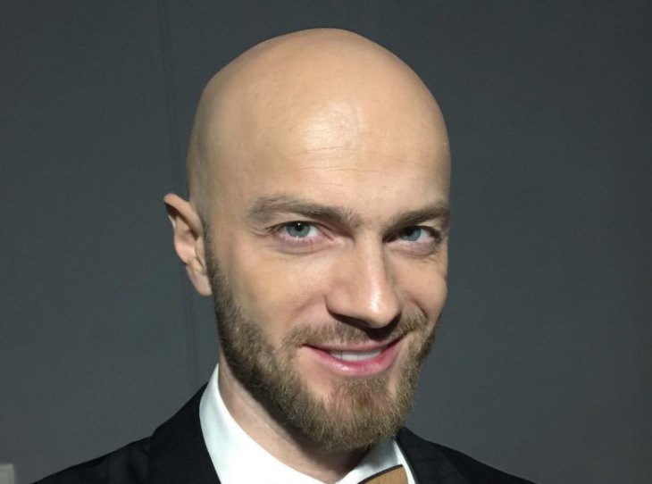 Влад Яма поздравил родителей с годовщиной