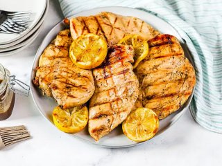 Вкусное и нежное блюдо: рецепт куриной грудки с лимоном