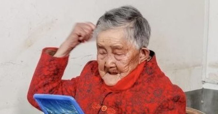 Китаянка відсвяткувала 124-річчя: вона завдячує довголіттю салу (фото)