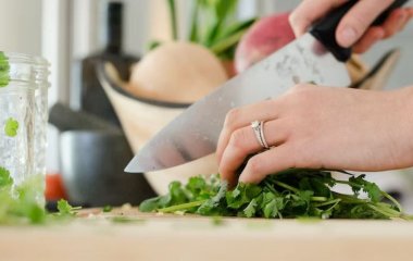 Диетолог  посоветовал после 50 лет есть молочные продукты, орехи и крупы